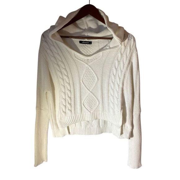 Olivaceous Hooded Cableknit Sweater. Small White. Cropped, oversize. 100% cotton - Picture 3 of 16